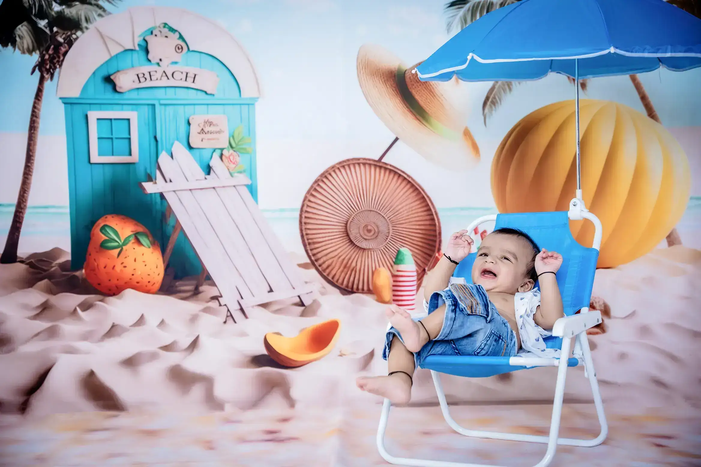 https://dx21q3b76hjv4.cloudfront.net/images/new/themes/beach-time/beach-theme-baby-photoshoot.webp